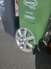 2006 Prius Original Hubcap x 1