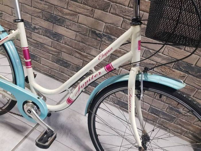 ladies city bike( can deliver)