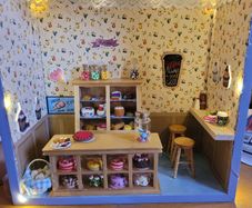 Diorama / Room box / Miniature scene coffee shop / bakery