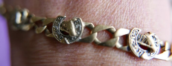 Vintage 9c 375 Solid Yellow Gold Solid Diamonds Cut Horse Shoe with Horses Head Link Bracelet L-6" 8,8 g