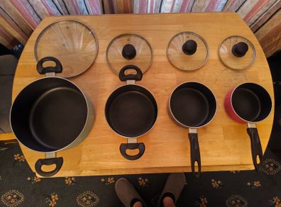 Pots and pans set