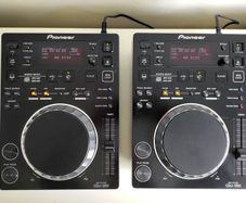 2 x Pioneer CDJ 350 DJ Decks
