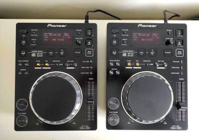 2 x Pioneer CDJ 350 DJ Decks