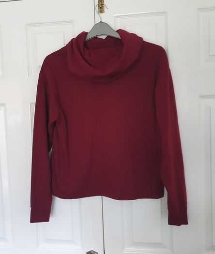 nike icon funnel neck hoodie size xs burgundy in excellent condition