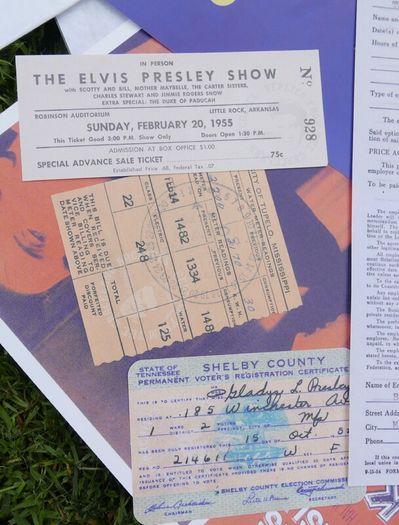 Elvis Presley Deagostini Collectors Box & Collectors Items