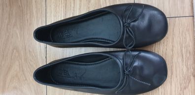 New Zara leather girl's flat shoes size 35