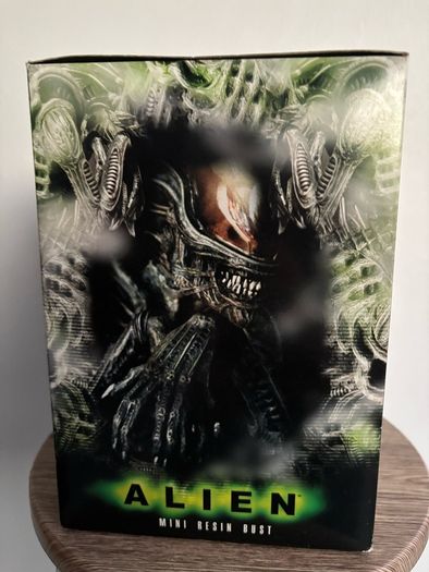 Palisades Alien Mini Resin Bust