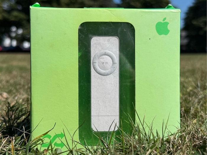 Apple iPod Shuffle 1st Gen 1GB - NEW Complete in Box (NOS Collector)