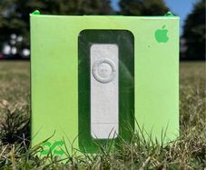 Apple iPod Shuffle 1st Gen 1GB - NEW Complete in Box (NOS Collector)