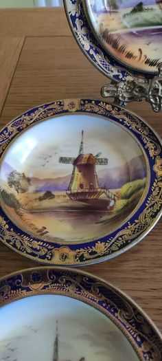 Antique fine Japanese porcelain, 5 bowl plates hand painted with liquid gold in Japan in the 1930s