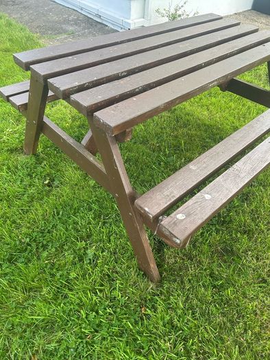 picnic table