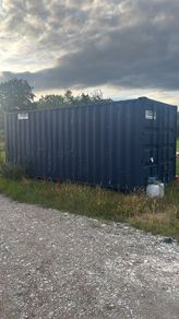 20ft container and 90 scaffolding planks