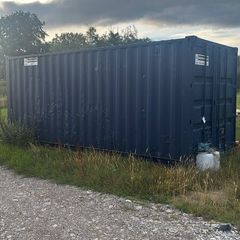 20ft container and 90 scaffolding planks