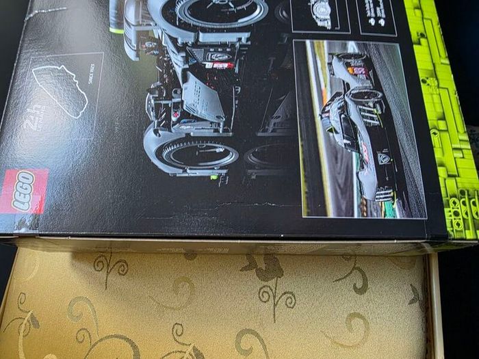 LEGO 42156 PEUGEOT Le Mans Hybrid Hypercar