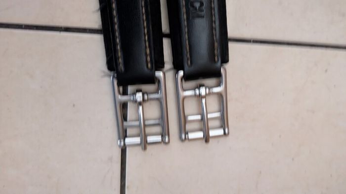 Kentucky Horsewear stud girth black