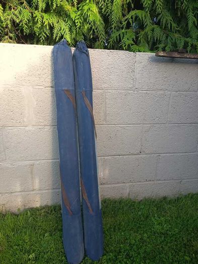 Pair of windbreaks with blue carry covers