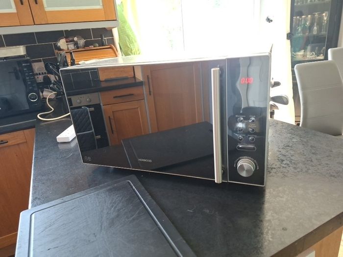 Microwave cooker