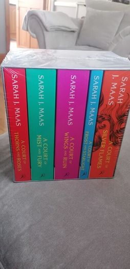 Books    set of five new sealed  A court of thrones and roses  by sarah  j. Mass