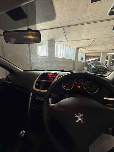 peugoet 207 1.4 16v 2012