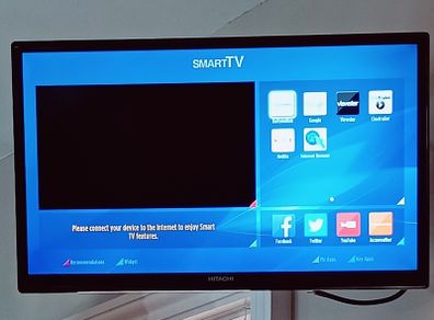 Hitachi 24" Smart TV (24HB1T65U) + Full Swivel & Tilt Wall Mount
