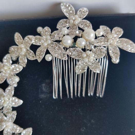 Bridal hair piece by White Ivy