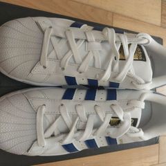 SUPERSTARS.Adidas brand new trainers