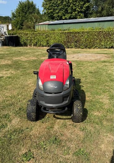 Ride on lawnmower
