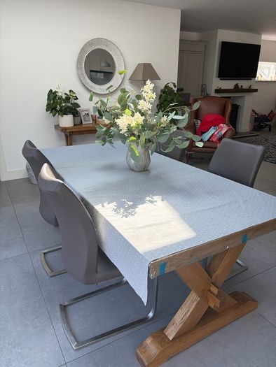 dining room chairs x 4