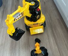 Ride on digger with grabber