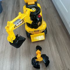 Ride on digger with grabber
