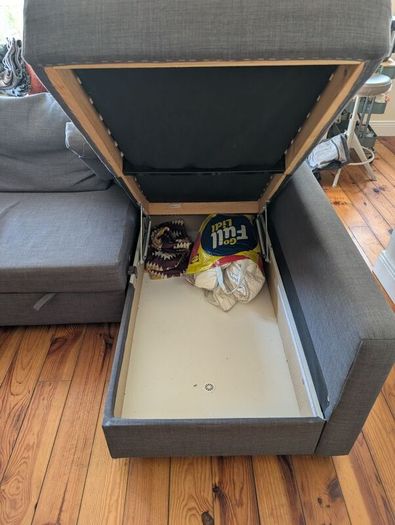 Pull out couch/Sofa bed with storage