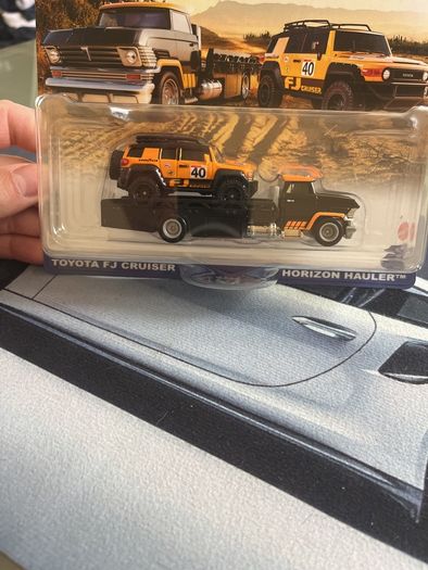 Hot wheels Team Transport Toyota FJ Cruiser with Horizon Hauler #81
