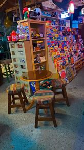 Pub round table and stools