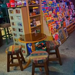 Pub round table and stools