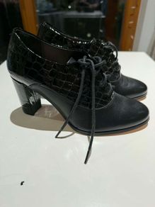 Women's black heels