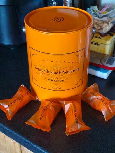 Rare collectable Veuve Clicquot champagne Paint tin collectable ice bucket with 4 unopened champagne bottle glasses