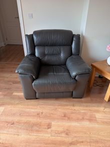2 Electric Recliner Armchairs Dark Brown  Excellent Condition