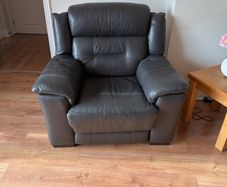 2 Electric Recliner Armchairs Dark Brown  Excellent Condition
