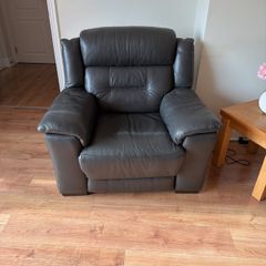 2 Electric Recliner Armchairs Dark Brown  Excellent Condition