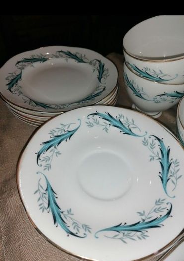 Royal Tara fine bone China - 21 piece Tea set