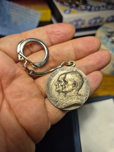 Vintage Vatican Johannes XXIII Pavlvs VI Pont Max Medal Keychain