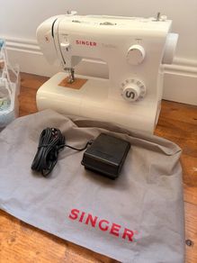New Singer Sewing Machine & sewing kit