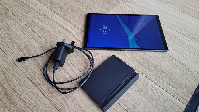 lenovo Tab M10 FHD Plus  tablet + charging station
