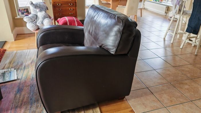 Single leather seat