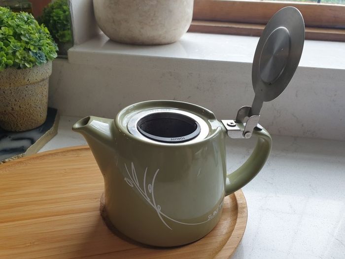 Suki Teapot 532ml with bamboo tray rrp40