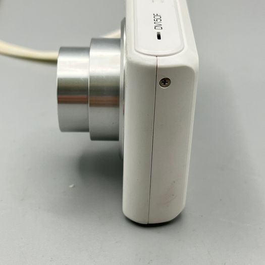 Samsung DV150F 16.2MP Digital Camera W/ Dual Screen - Full Kit -White - 32GB SD