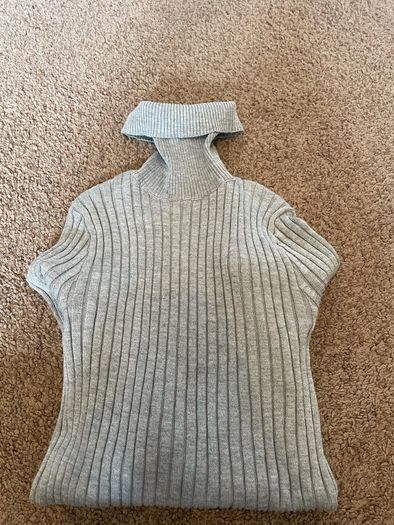 Women grey sweater