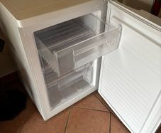 Hoover undercounter freezer 91L