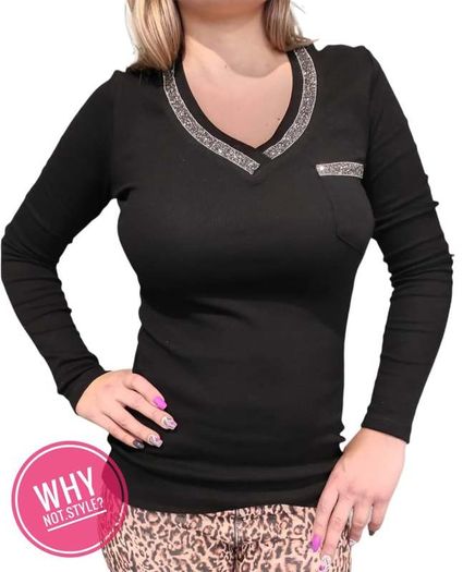 Women's blouse with long sleeves