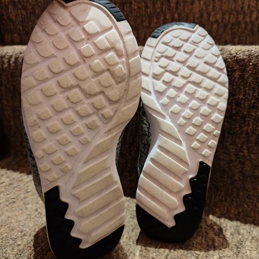Trainers, size 6